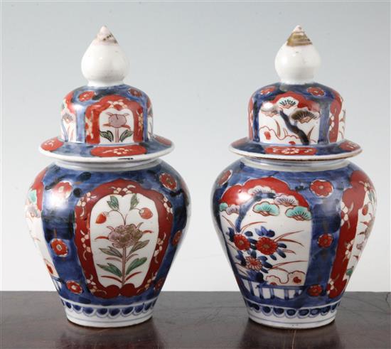 A pair of Japanese Arita ovoid jars and covers, early 18th century, 20cm